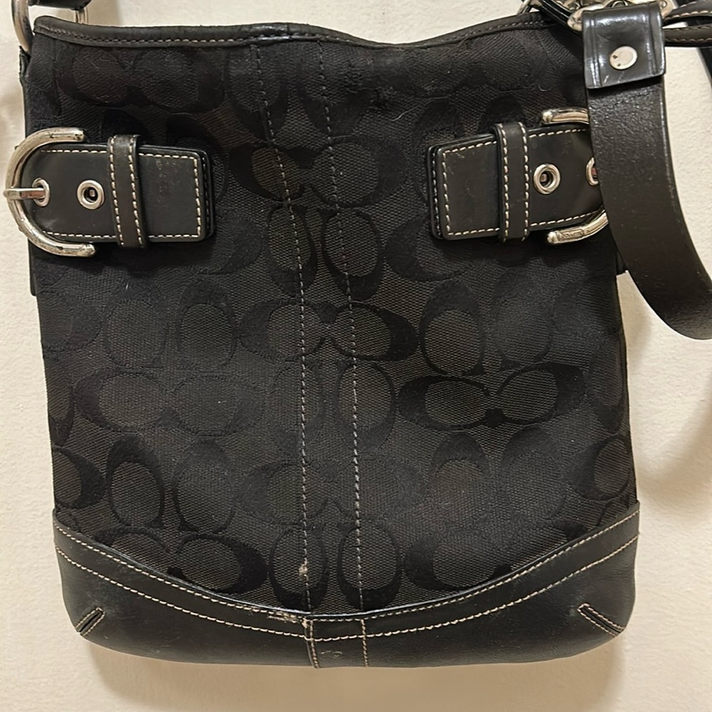 Coach medium tote/crossbody bag exc cond